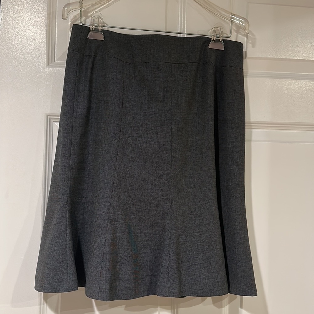 Isabel & Nina suit- jacket + skirt. Size 6/runs big. Polyester rayon wool. Lined - Picture 2 of 9
